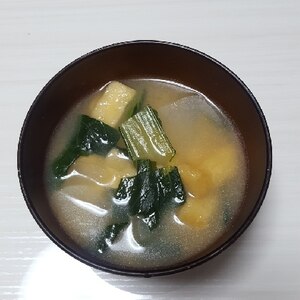 小松菜・しめじ・油揚げの冷やし味噌汁